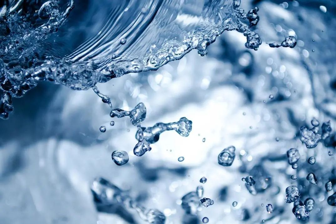 水 水